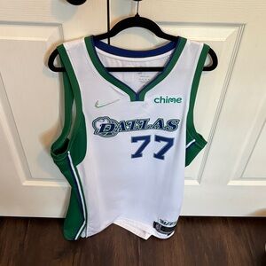NBA Dallas Mavericks Luka Dončić #77 White Green Blue Jersey